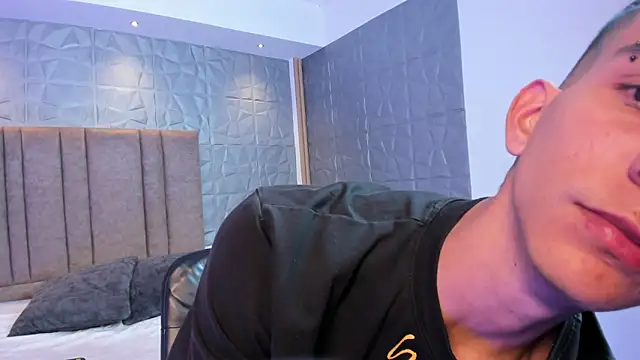 Aaron Scoot online show from April 2, 2026, 6:58 pm