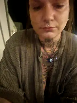 lizzardqueeen online show from September 28, 2025, 8:49 pm