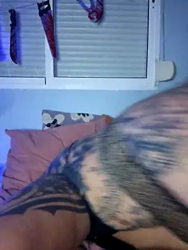 lizzardqueeen online show from October 19, 2025, 9:28 pm