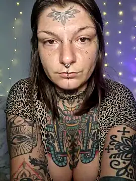 lizzardqueeen online show from February 8, 2026, 8:17 pm