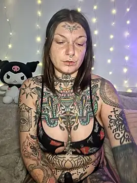 lizzardqueeen online show from February 7, 2026, 11:35 pm