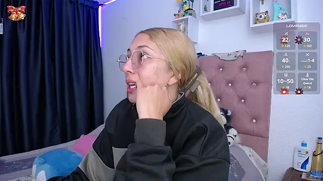 Soffy-brooks online show from December 14, 2025, 3:13 am