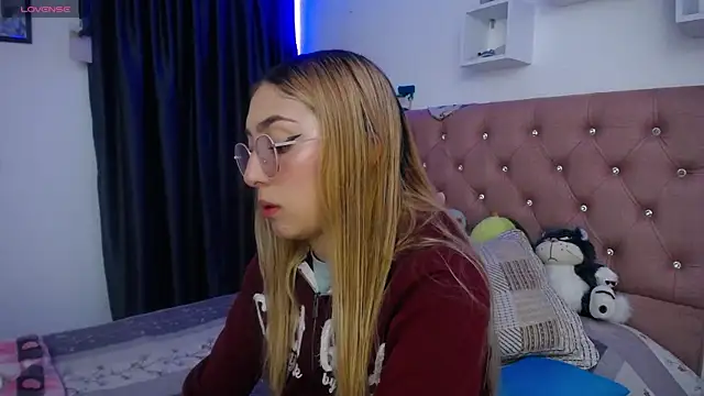 Soffy-brooks online show from September 23, 2025, 5:03 am