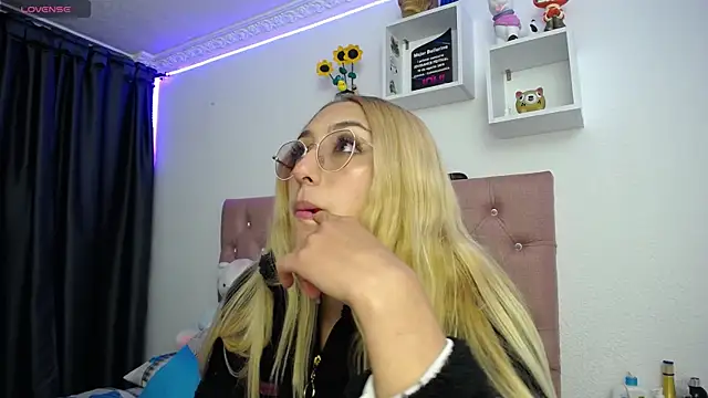 Soffy-brooks online show from October 13, 2025, 5:09 am