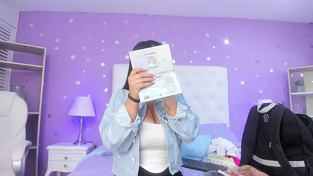 scarlette 15  online show from December 4, 2025, 3:16 am