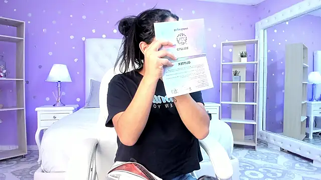 Snapshot of scarlette_15_ chatting on September 18, 2025, 3:31 am scarlette 15  online show from September 18, 2025, 3:31 am