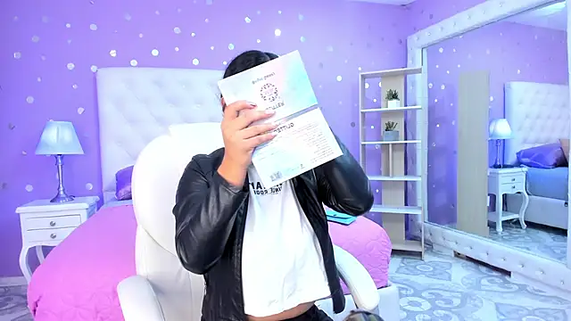 Snapshot of scarlette_15_ chatting on October 2, 2025, 3:21 am scarlette 15  online show from October 2, 2025, 3:21 am