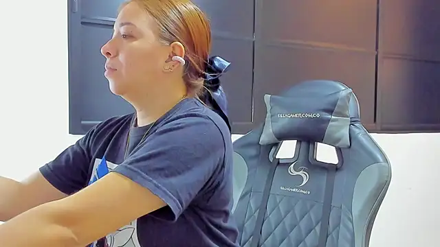 Snapshot of alma_fenix chatting on September 9, 2025, 12:36 pm alma fenix online show from September 9, 2025, 12:36 pm