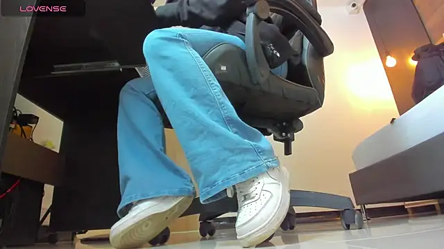 Snapshot of alma_fenix chatting on September 30, 2025, 12:22 pm alma fenix online show from September 30, 2025, 12:22 pm