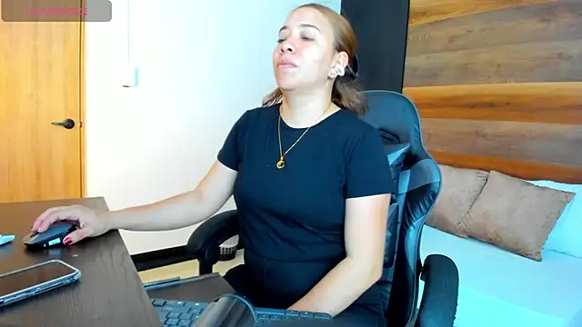 Snapshot of alma_fenix chatting on September 22, 2025, 12:22 pm alma fenix online show from September 22, 2025, 12:22 pm