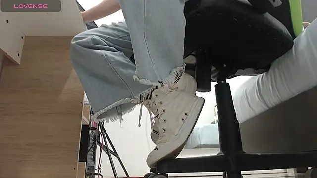 Snapshot of alma_fenix chatting on February 21, 2025, 1:11 pm alma fenix online show from February 21, 2025, 1:11 pm