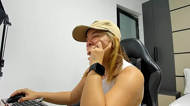 alma fenix online show from February 24, 2026, 12:39 pm