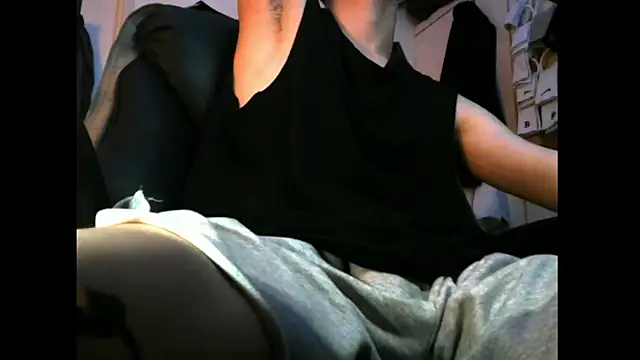 Ray175oo online show from November 12, 2025, 6:01 pm