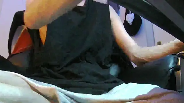 Ray175oo online show from February 20, 2026, 7:49 pm