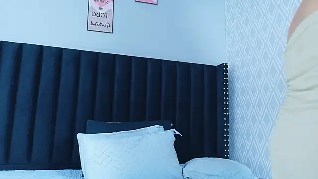 hotlatinateacher online show from February 20, 2026, 6:54 pm