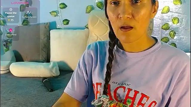 Snapshot of venus_swet_ chatting on October 20, 2025, 12:45 am venus swet online show from October 20, 2025, 12:45 am