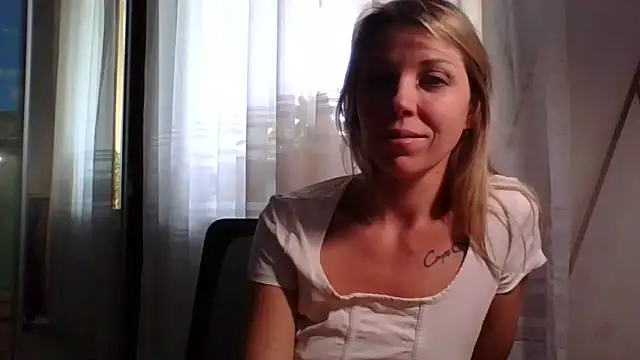 VelvetLove287 online show from April 17, 2026, 7:22 am