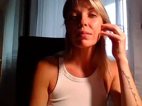 VelvetLove287 online show from September 24, 2025, 7:59 am