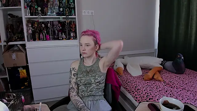 School Love online show from March 7, 2026, 7:04 am