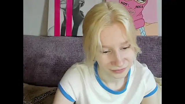 Snapshot of EnigmaSee chatting on September 19, 2025, 8:29 am EnigmaSee online show from September 19, 2025, 8:29 am