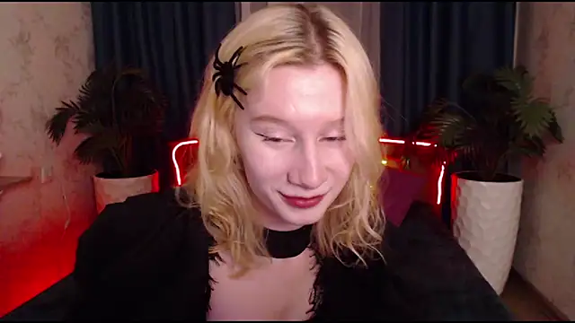 Snapshot of EnigmaSee chatting on November 1, 2025, 4:12 pm EnigmaSee online show from November 1, 2025, 4:12 pm