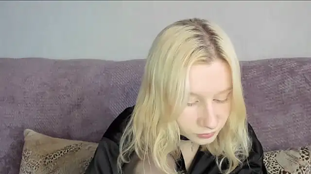 Snapshot of EnigmaSee chatting on October 24, 2025, 8:35 am EnigmaSee online show from October 24, 2025, 8:35 am