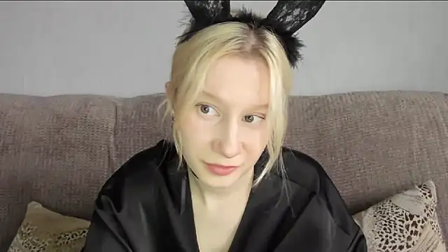 Snapshot of EnigmaSee chatting on October 30, 2025, 1:59 am EnigmaSee online show from October 30, 2025, 1:59 am