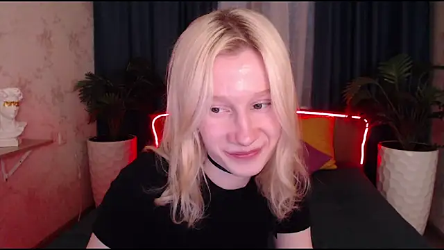 Snapshot of EnigmaSee chatting on October 28, 2025, 10:47 am EnigmaSee online show from October 28, 2025, 10:47 am