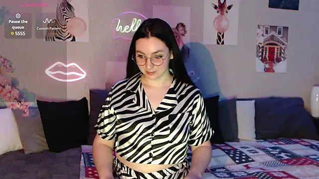 Fluffy Tiffy online show from February 4, 2025, 2:07 am