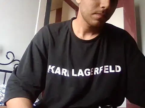 Snapshot of psharmaaa chatting on November 1, 2025, 8:30 am psharmaaa online show from November 1, 2025, 8:30 am