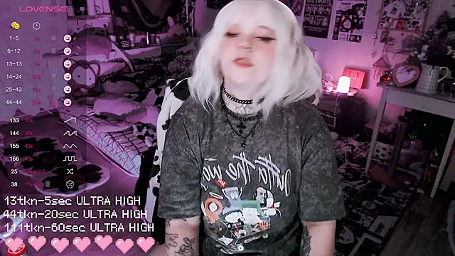 Snapshot of noori__hope chatting on October 19, 2025, 8:33 pm noori  hope online show from October 19, 2025, 8:33 pm