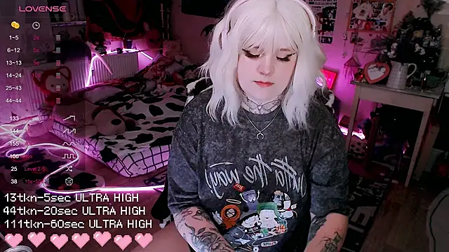 Snapshot of noori__hope chatting on October 17, 2025, 8:10 pm noori  hope online show from October 17, 2025, 8:10 pm