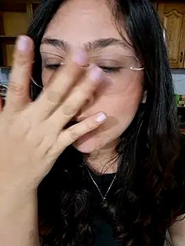 Snapshot of Mia_Ruiz chatting on October 24, 2025, 2:10 am Mia Ruiz online show from October 24, 2025, 2:10 am