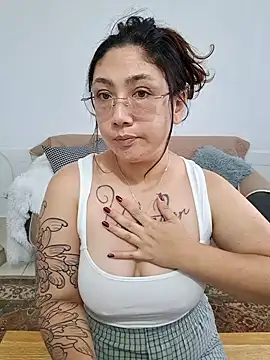 Snapshot of Mia_Ruiz chatting on September 28, 2025, 8:49 pm Mia Ruiz online show from September 28, 2025, 8:49 pm