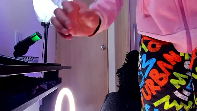 aldrinwhite online show from January 13, 2026, 5:11 am