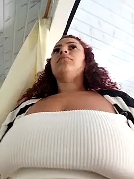 Snapshot of Mommy-Hot chatting on October 9, 2025, 1:11 pm Mommy-Hot online show from October 9, 2025, 1:11 pm