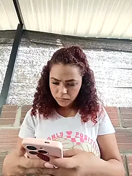 Snapshot of Mommy-Hot chatting on October 13, 2025, 12:18 pm Mommy-Hot online show from October 13, 2025, 12:18 pm