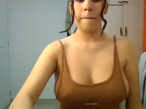 Snapshot of Indirasex_44 chatting on December 4, 2024, 1:19 am Indirasex 44 online show from December 4, 2024, 1:19 am