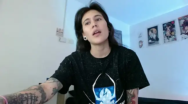 Snapshot of Julytattoo chatting on March 1, 2025, 4:00 pm Julytattoo online show from March 1, 2025, 4:00 pm