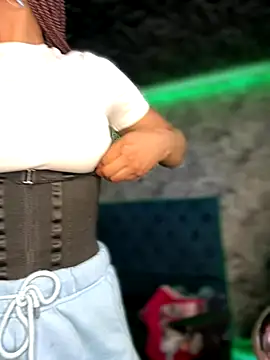 Snapshot of Melany_Williams chatting on October 12, 2025, 1:23 pm Melany Williams online show from October 12, 2025, 1:23 pm