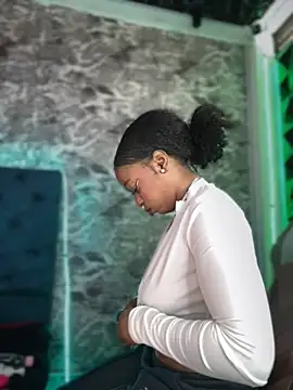 Melany Williams online show from November 12, 2025, 1:15 pm