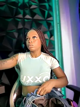 Snapshot of Melany_Williams chatting on October 16, 2025, 1:08 pm Melany Williams online show from October 16, 2025, 1:08 pm