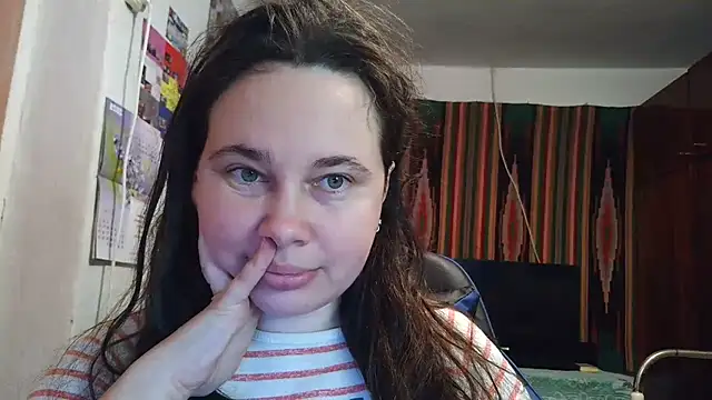 Snapshot of Cora_Maro chatting on October 27, 2025, 1:01 pm Cora Maro online show from October 27, 2025, 1:01 pm