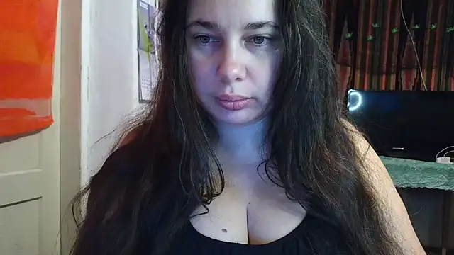 Snapshot of Cora_Maro chatting on October 31, 2025, 6:43 am Cora Maro online show from October 31, 2025, 6:43 am