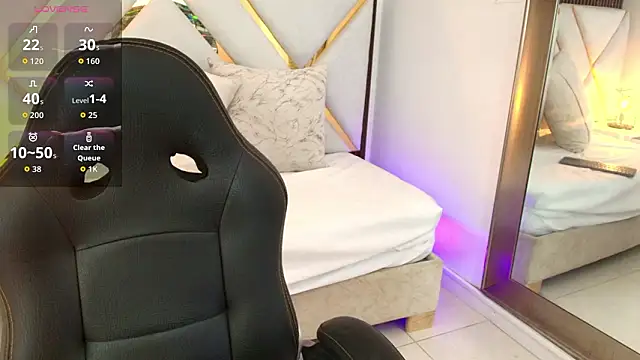 Snapshot of Emelie_Ch1 chatting on February 26, 2026, 2:33 am Emelie Ch1 online show from February 26, 2026, 2:33 am