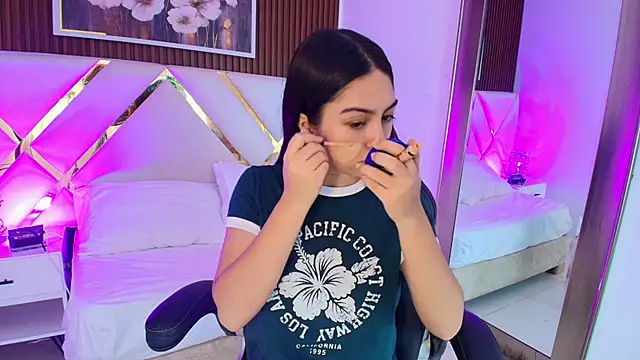 Emelie Ch1 online show from May 31, 2026, 6:52 am