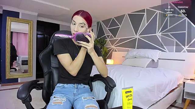 Snapshot of charolbruce_1 chatting on October 9, 2025, 11:44 am charolbruce 1 online show from October 9, 2025, 11:44 am