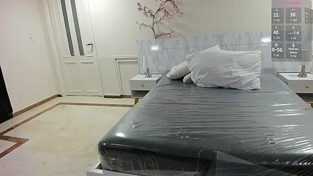 charolbruce 1 online show from April 8, 2026, 11:44 am