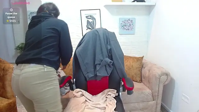 Snapshot of cattalheya chatting on October 13, 2025, 12:29 pm cattalheya online show from October 13, 2025, 12:29 pm