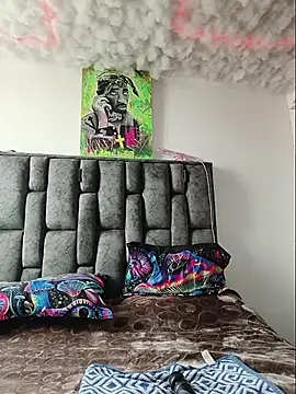 Nicole420squirt online show from February 14, 2026, 7:47 pm